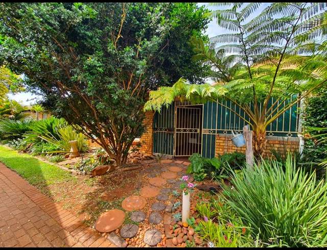 2 BEDROOM TOWNHOUSE FOR SALE IN CLARINA